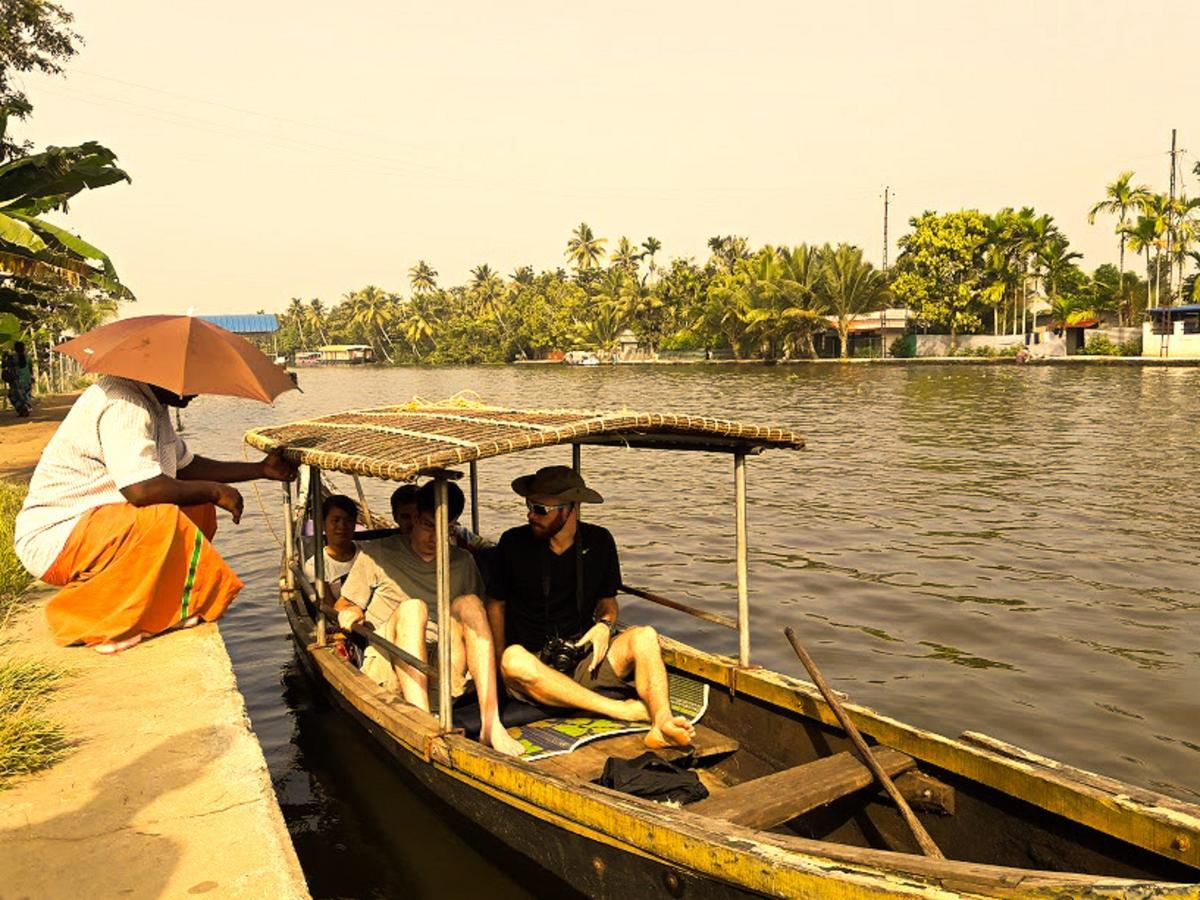 Bed and Breakfast Aham Yoga Nest à Alappuzha Extérieur photo